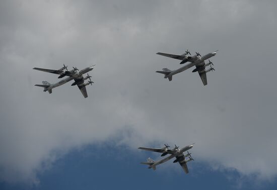 Final practice of military parade on 71st Victory anniversary
