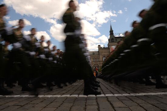 Final practice of military parade on 71st Victory anniversary