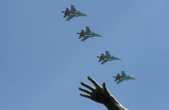 Final practice of military parade on 71st Victory anniversary