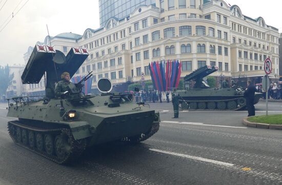 Final rehearsal of military parade in Donetsk