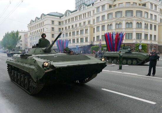 Final rehearsal of military parade in Donetsk