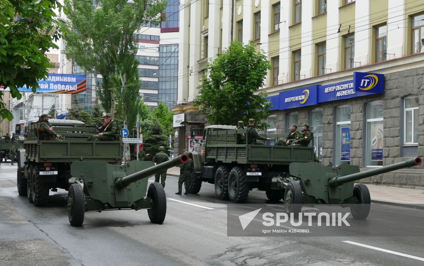 Final rehearsal of military parade in Donetsk