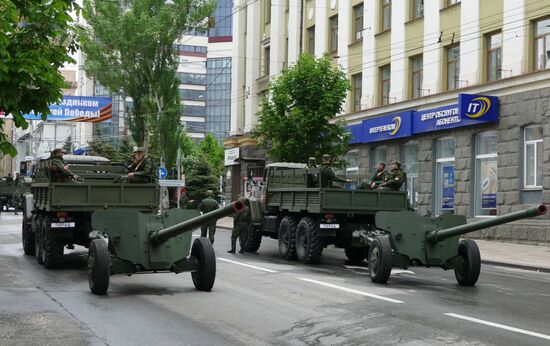 Final rehearsal of military parade in Donetsk