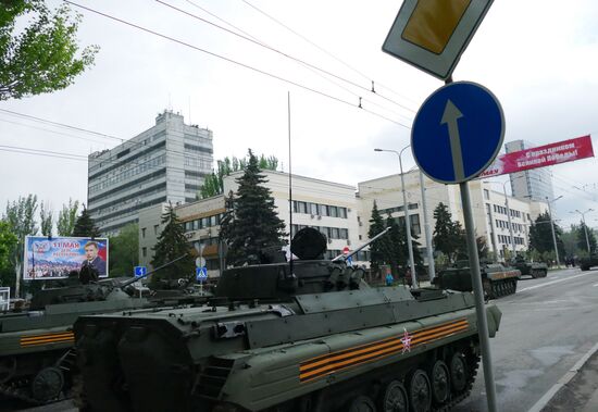 Final rehearsal of military parade in Donetsk