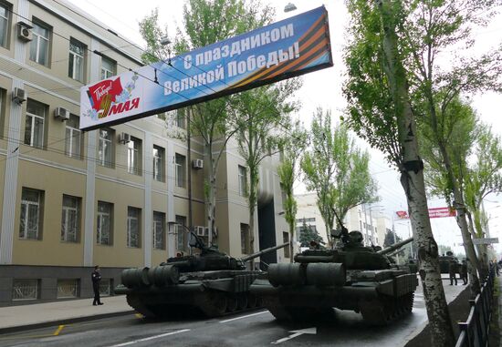Final rehearsal of military parade in Donetsk