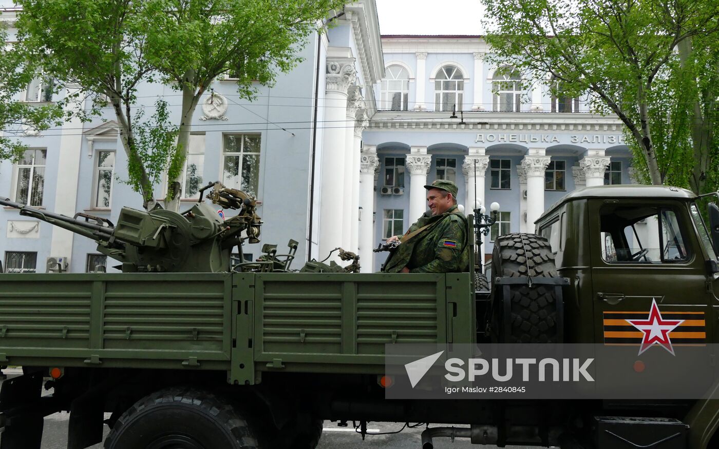 Final rehearsal of military parade in Donetsk