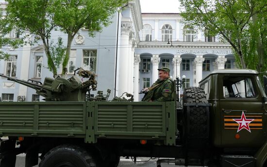 Final rehearsal of military parade in Donetsk