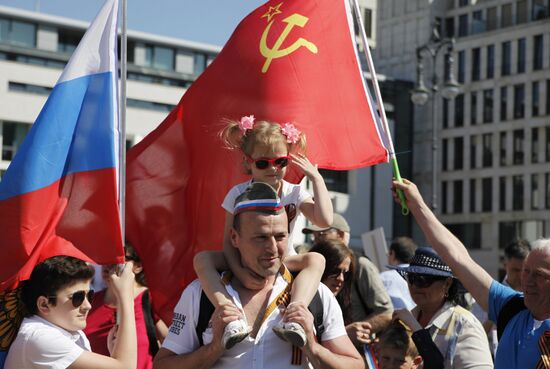 Immortal Regiment march in foreign countries