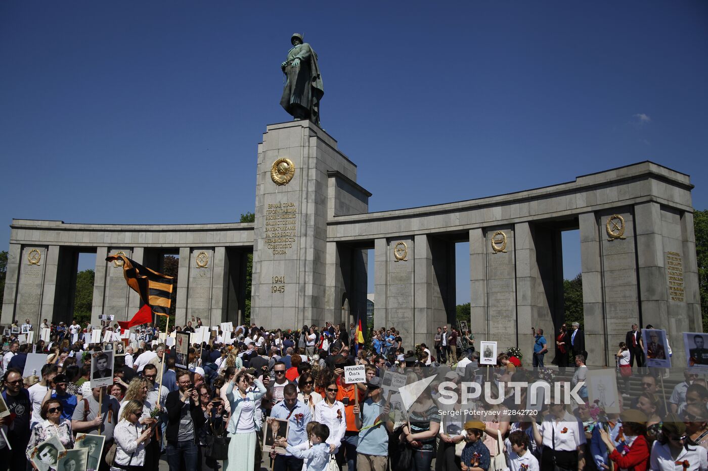 Immortal Regiment march in foreign countries