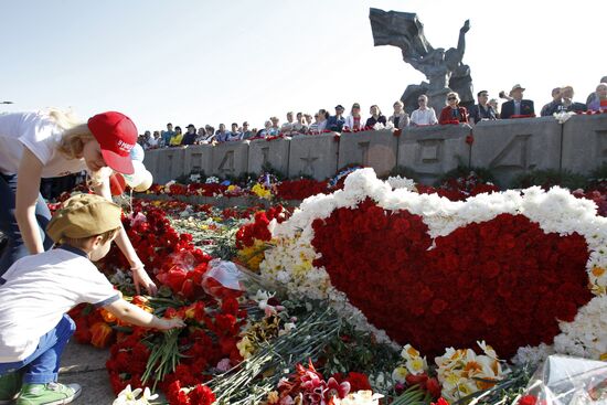 Immortal Regiment march in foreign countries
