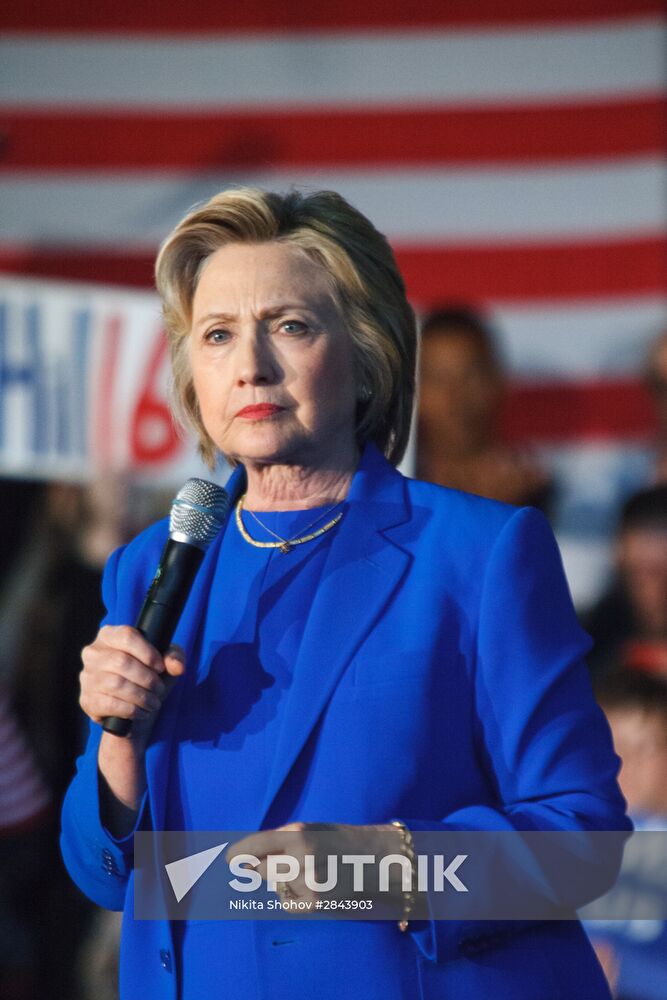 Hillary Clinton's pre-election rally in Kentucky