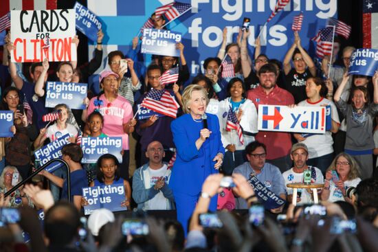 Hillary Clinton's pre-election rally in Kentucky