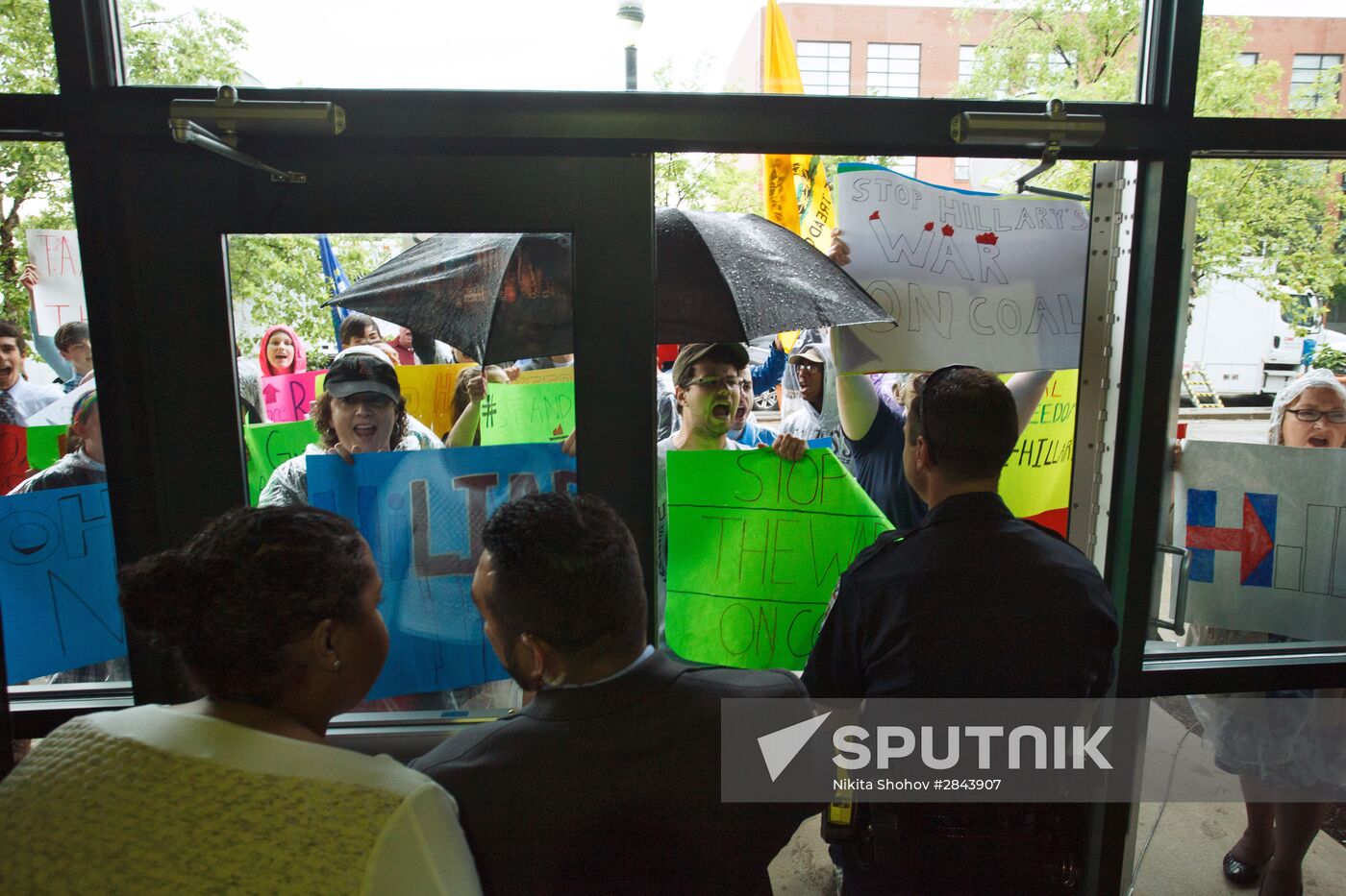 Hillary Clinton's pre-election rally in Kentucky
