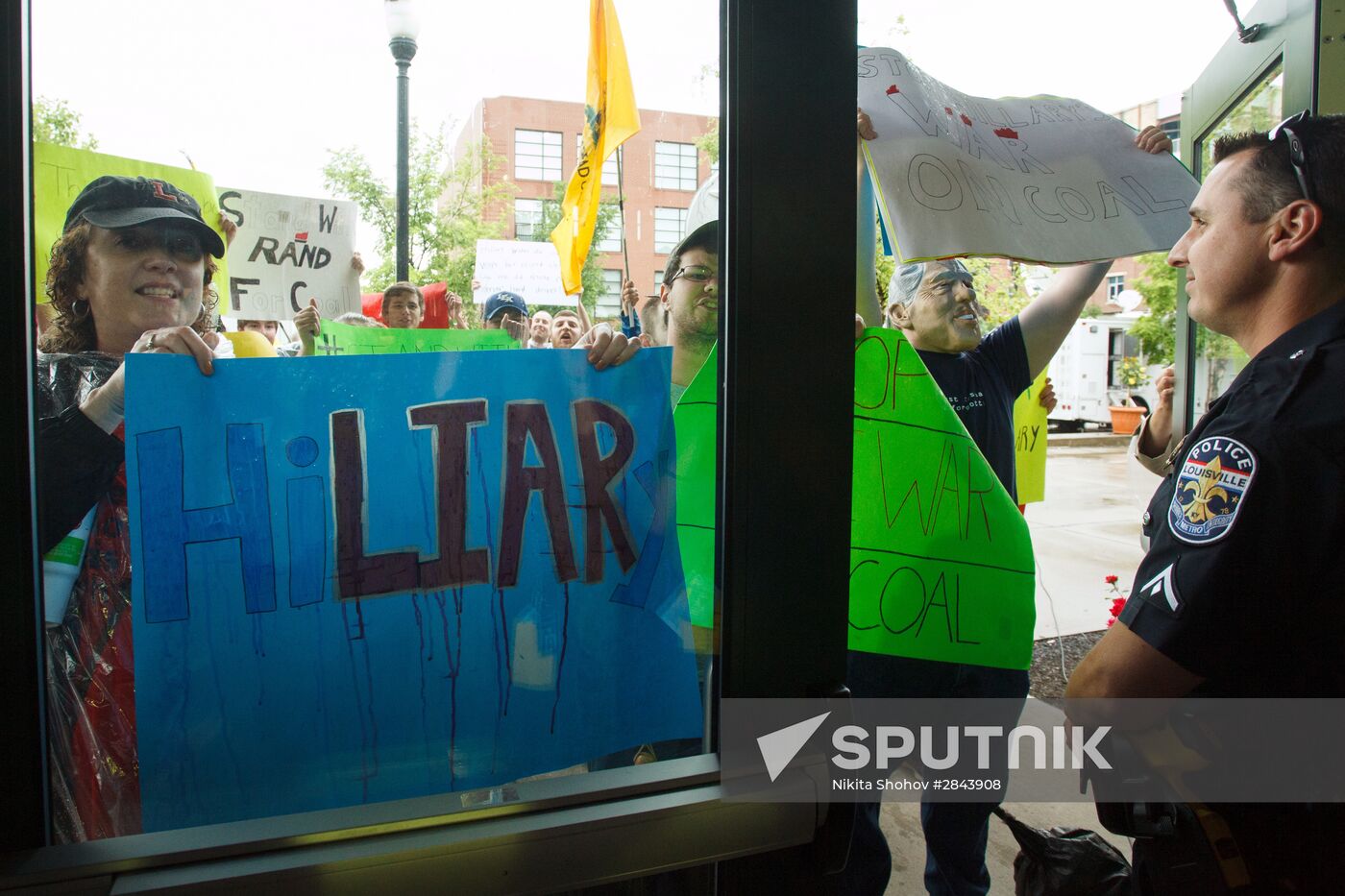 Hillary Clinton's pre-election rally in Kentucky