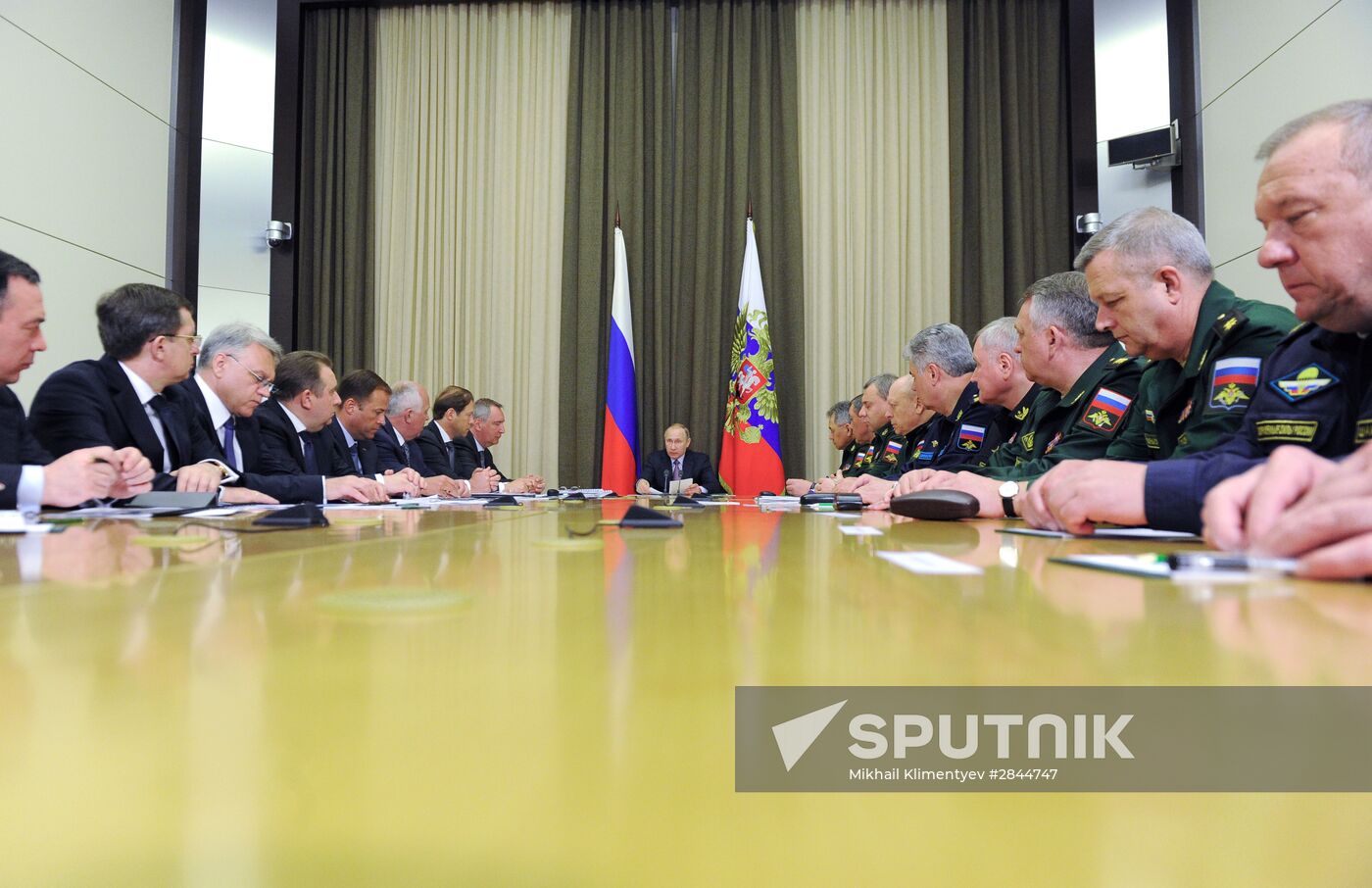 Vladimir Putin holds meeting with the military in Sochi