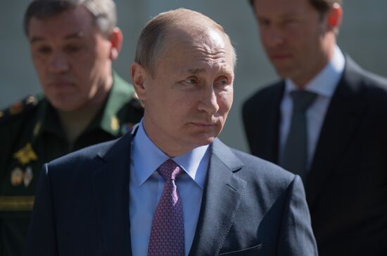 Vladimir Putin holds meeting with the military in Sochi
