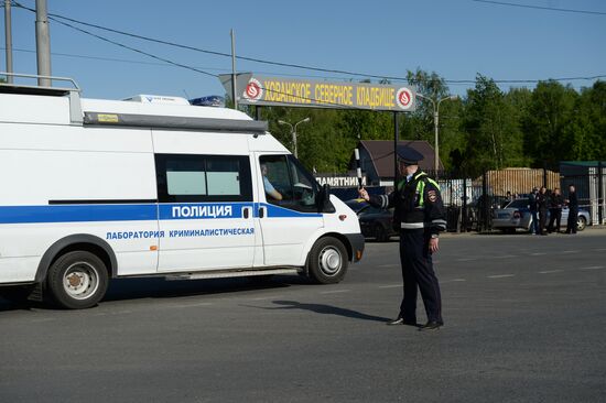 Mass brawl at Khovanskoye cemetery in Moscow