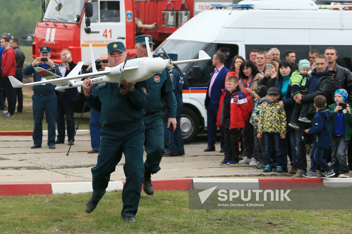 Launching an unmanned aerial vehicle during the demonstration field training held as part of the Integrated Safety and Security Exhibition 2016 in Noginsk. Location: Russia, Moscow region, Noginsk. Author: Anton Denisov/Sputnik. Integrated Safety and Security Exhibition 2016