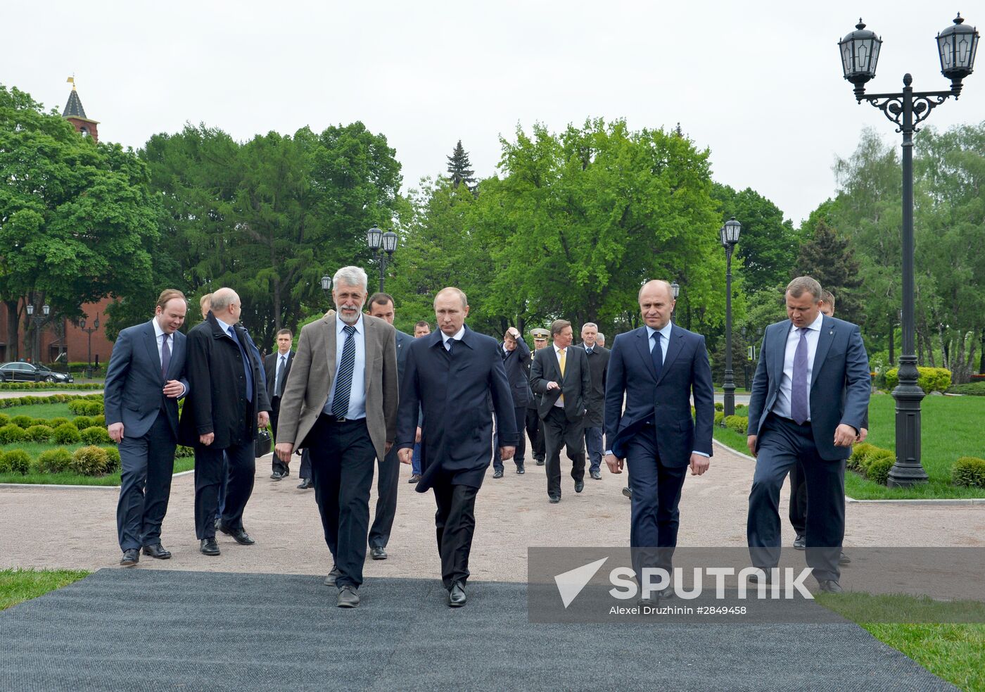 President Vladimir Putin tours a park that replaces demolished Kremlin Building No 14