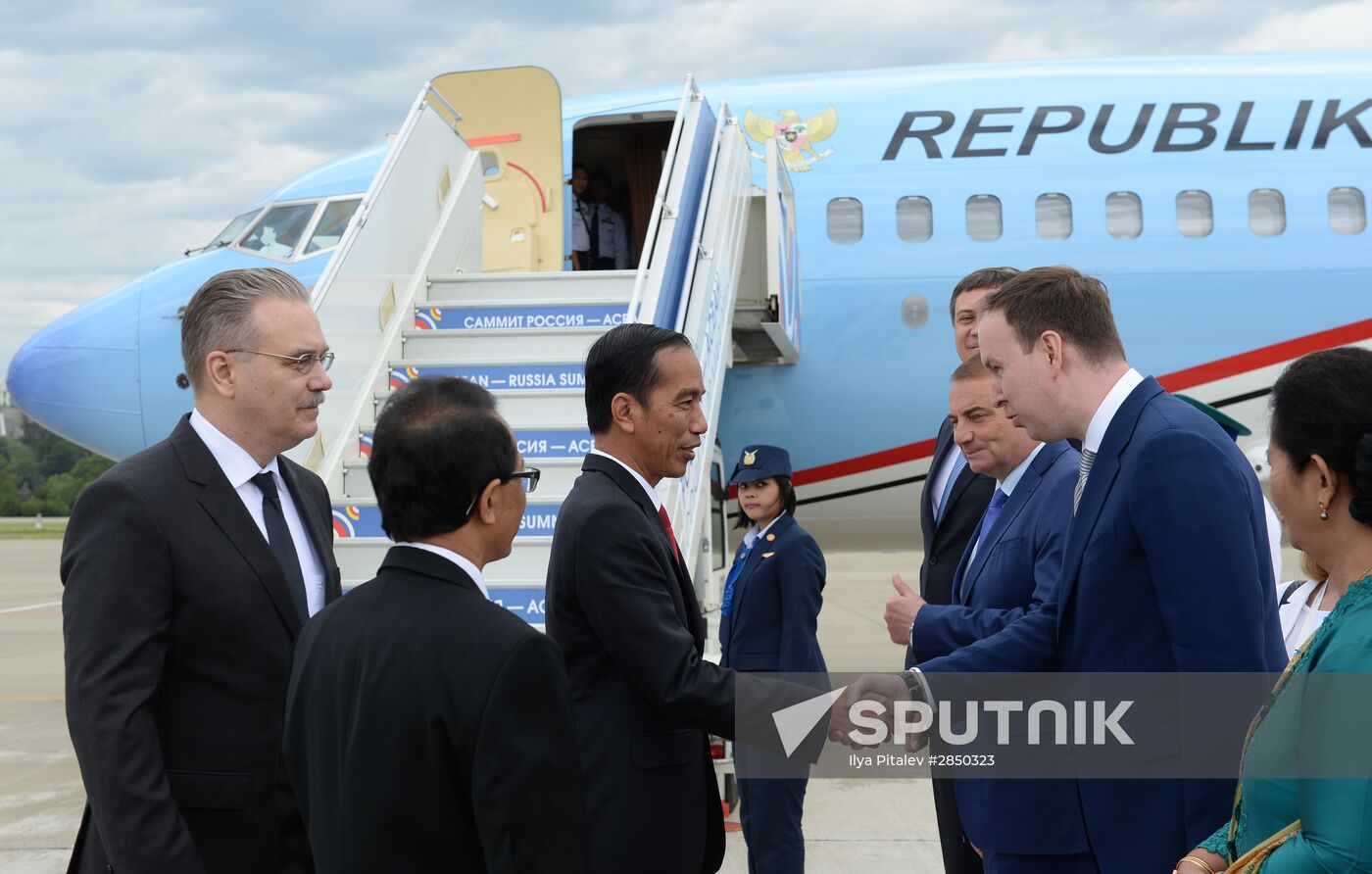 Indonesian President Joko Widodo arrives in Sochi for ASEAN-Russia Summit