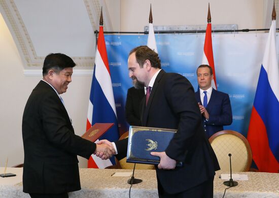 Russian Prime Minister Dmitry Medvedev meets with his Thai counterpart Prayut Chan-o-cha