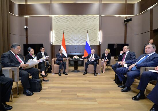 Vladimir Putin meets with President of Indonesia Joko Widodo
