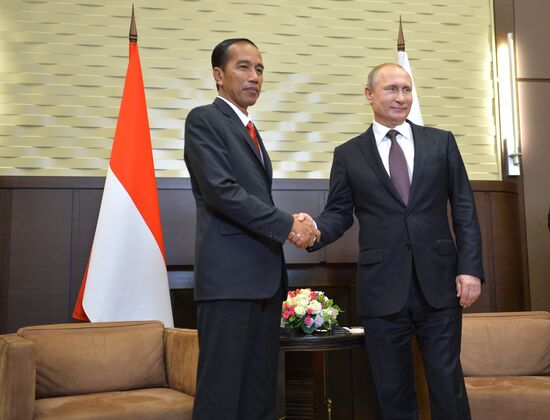 Vladimir Putin meets with President of Indonesia Joko Widodo