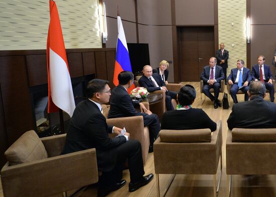 Vladimir Putin meets with President of Indonesia Joko Widodo