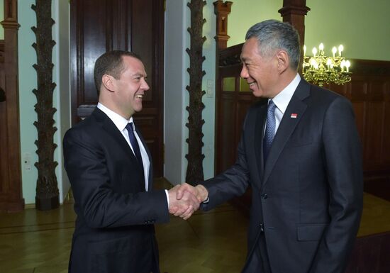 Russian Prime Minister Dmitry Medvedev meets with Prime Minister of Singapore Lee Hsien Loong