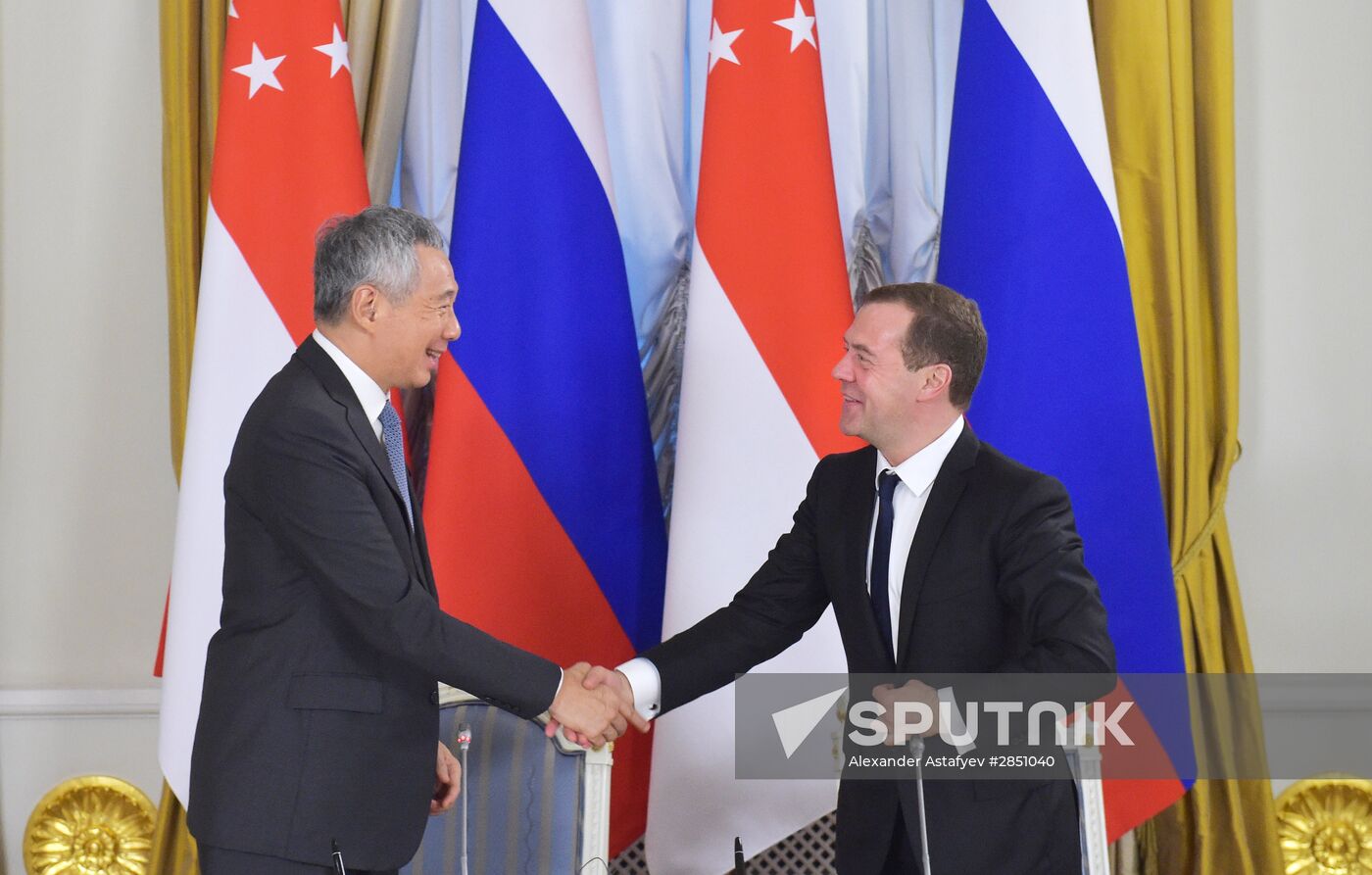 Russian Prime Minister Dmitry Medvedev meets with Prime Minister of Singapore Lee Hsien Loong