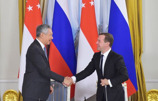 Russian Prime Minister Dmitry Medvedev meets with Prime Minister of Singapore Lee Hsien Loong