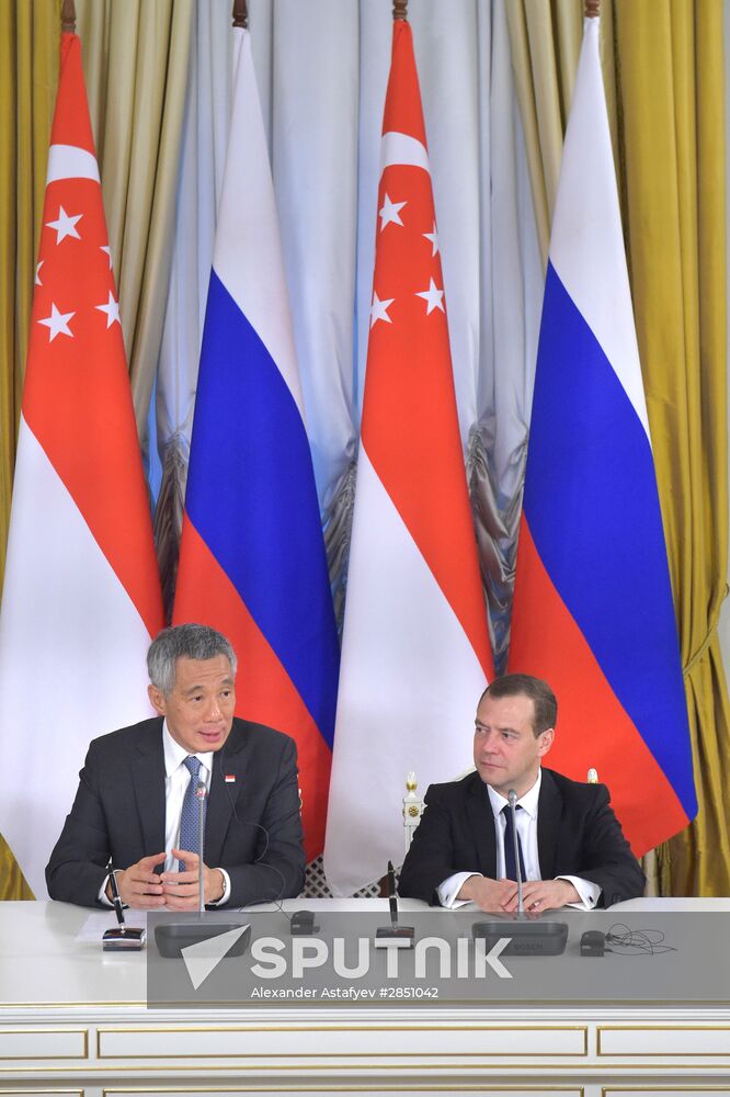 Russian Prime Minister Dmitry Medvedev meets with Prime Minister of Singapore Lee Hsien Loong