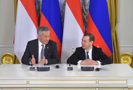 Russian Prime Minister Dmitry Medvedev meets with Prime Minister of Singapore Lee Hsien Loong