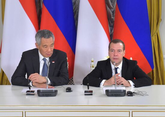 Russian Prime Minister Dmitry Medvedev meets with Prime Minister of Singapore Lee Hsien Loong