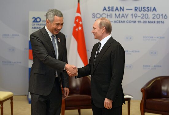 Vladimir Putin's bilateral meeting with Prime Minister of Singapore Lee Hsien Loong