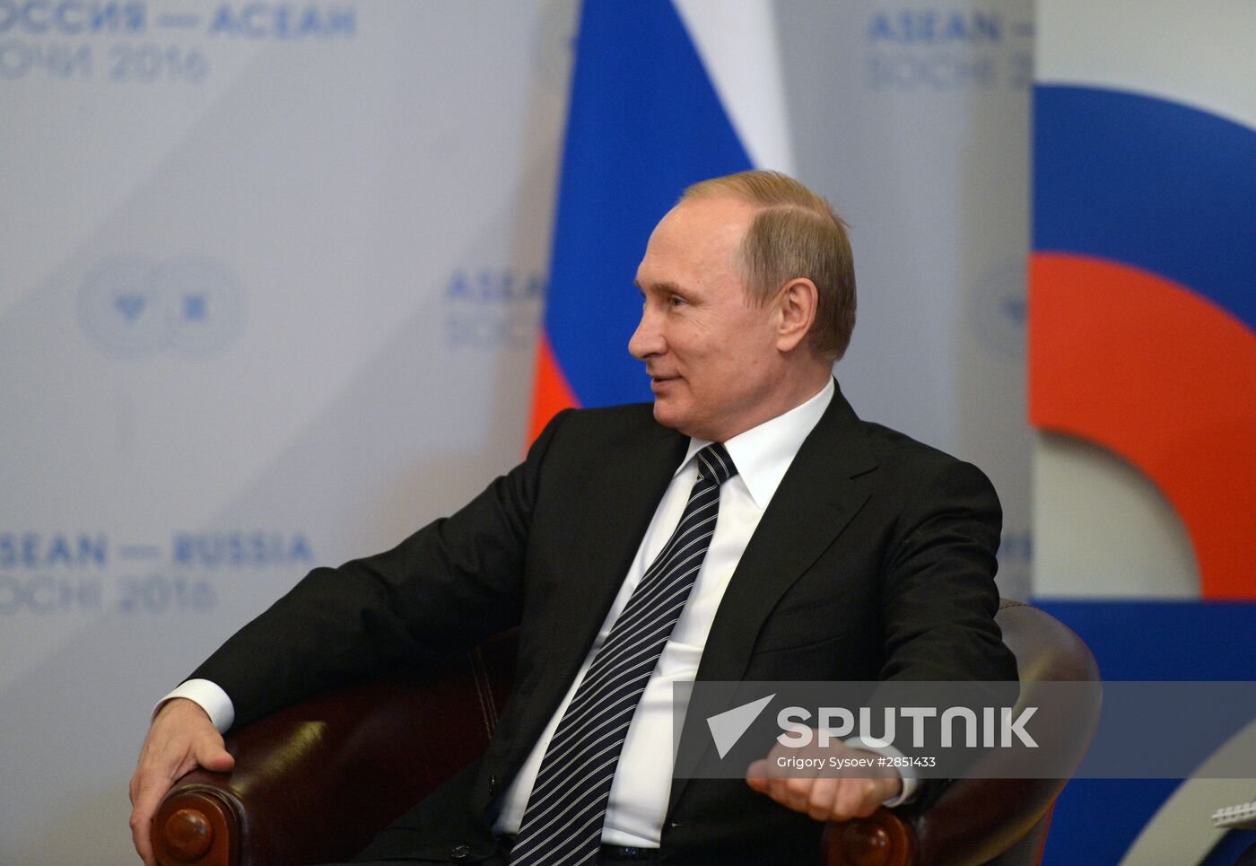 Russian President Vladimir Putin's bilateral meeting with Prime Minister of Singapore Lee Hsien Loong