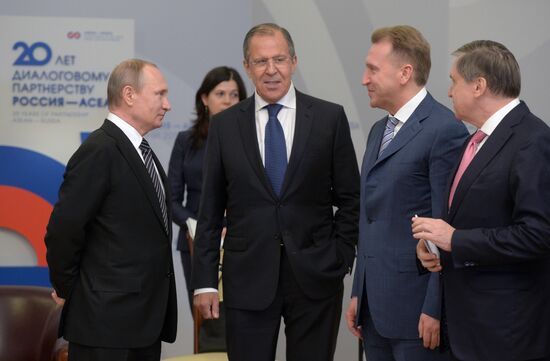 Russian President Vladimir Putin's bilateral meeting with Prime Minister of Singapore Lee Hsien Loong