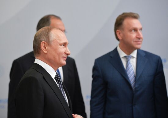 Russian President Vladimir Putin's bilateral meeting with Prime Minister of Singapore Lee Hsien Loong