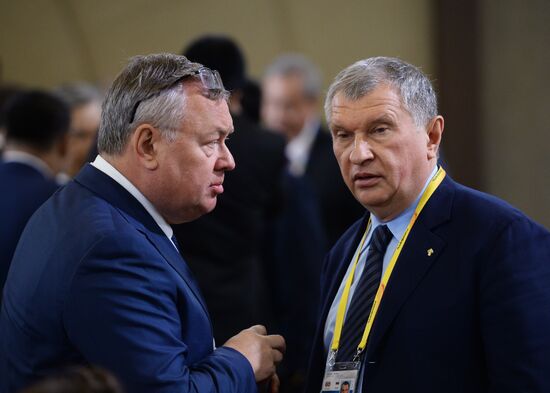 Delegation heads - ASEAN-Russia Summit participants meet with ASEAN-Russia Business Forum members