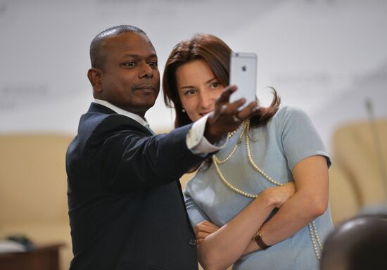 Delegation heads - ASEAN-Russia Summit participants meet with ASEAN-Russia Business Forum members