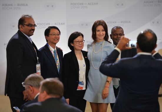 Delegation heads - ASEAN-Russia Summit participants meet with ASEAN-Russia Business Forum members