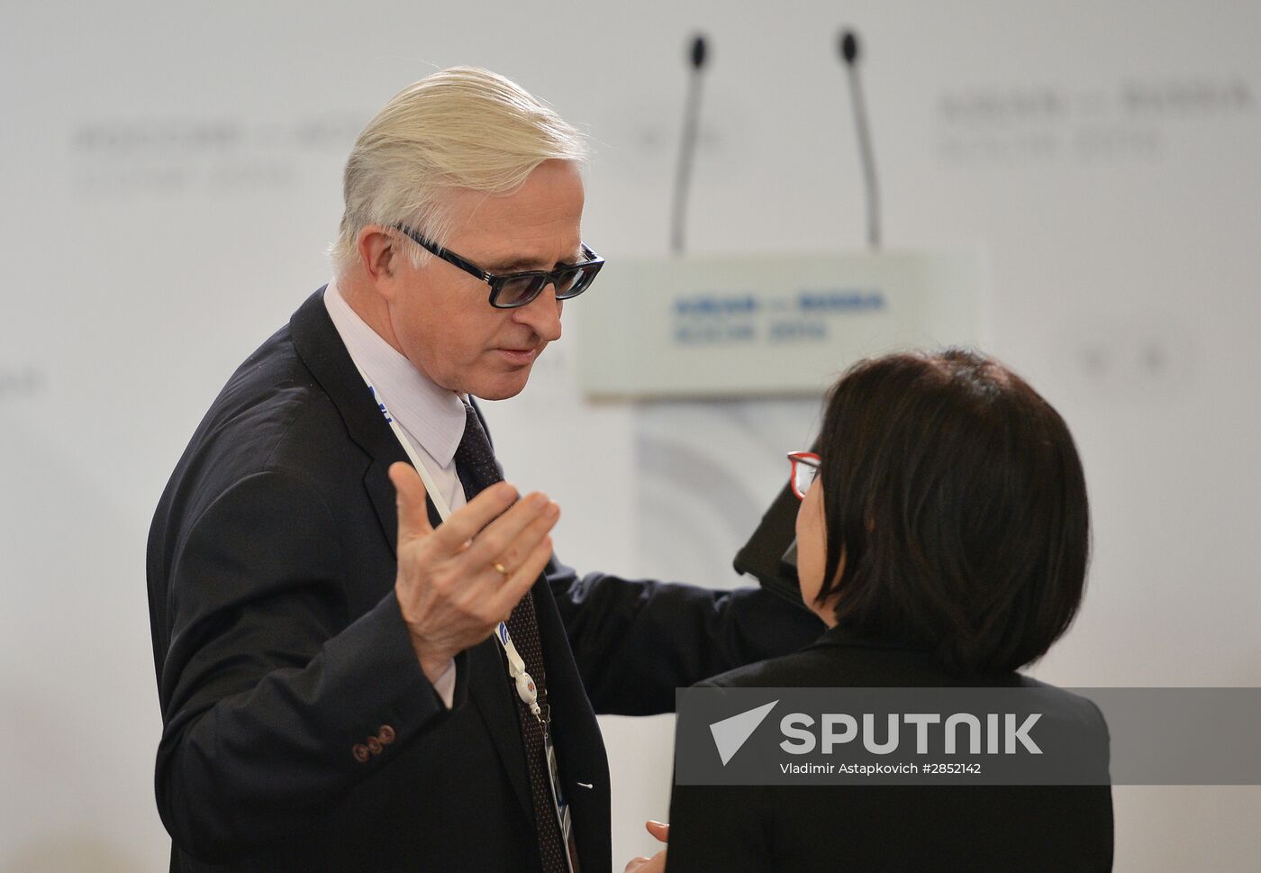 Delegation heads - ASEAN-Russia Summit participants meet with ASEAN-Russia Business Forum members