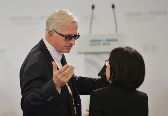 Delegation heads - ASEAN-Russia Summit participants meet with ASEAN-Russia Business Forum members