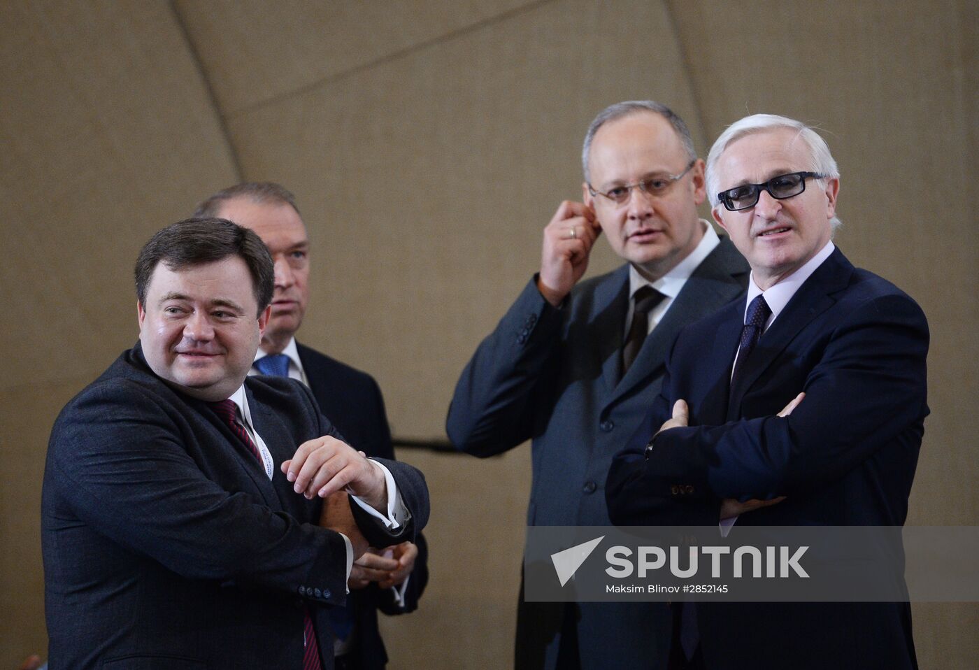 Delegation heads - ASEAN-Russia Summit participants meet with ASEAN-Russia Business Forum members