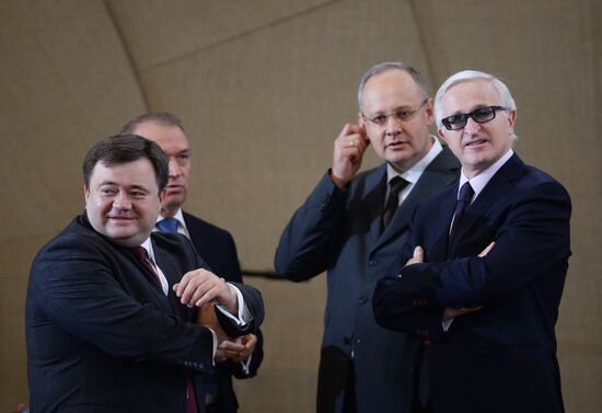 Delegation heads - ASEAN-Russia Summit participants meet with ASEAN-Russia Business Forum members