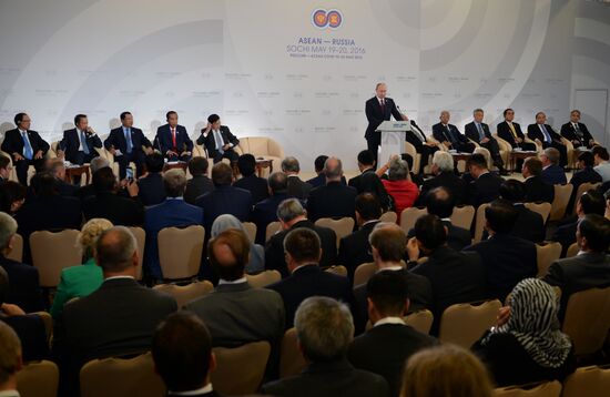 Delegation heads - ASEAN-Russia Summit participants meet with ASEAN-Russia Business Forum members
