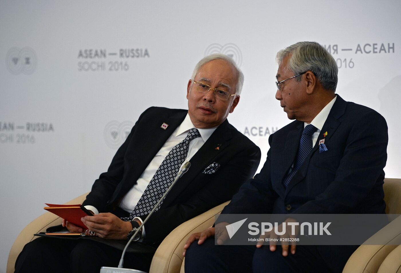 Delegation heads - ASEAN-Russia Summit participants meet with ASEAN-Russia Business Forum members