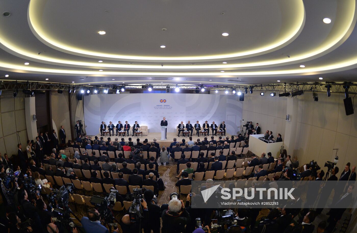 Delegation heads - ASEAN-Russia Summit participants meet with ASEAN-Russia Business Forum members