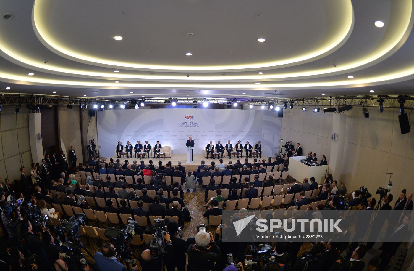 Delegation heads - ASEAN-Russia Summit participants meet with ASEAN-Russia Business Forum members