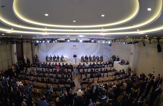 Delegation heads - ASEAN-Russia Summit participants meet with ASEAN-Russia Business Forum members